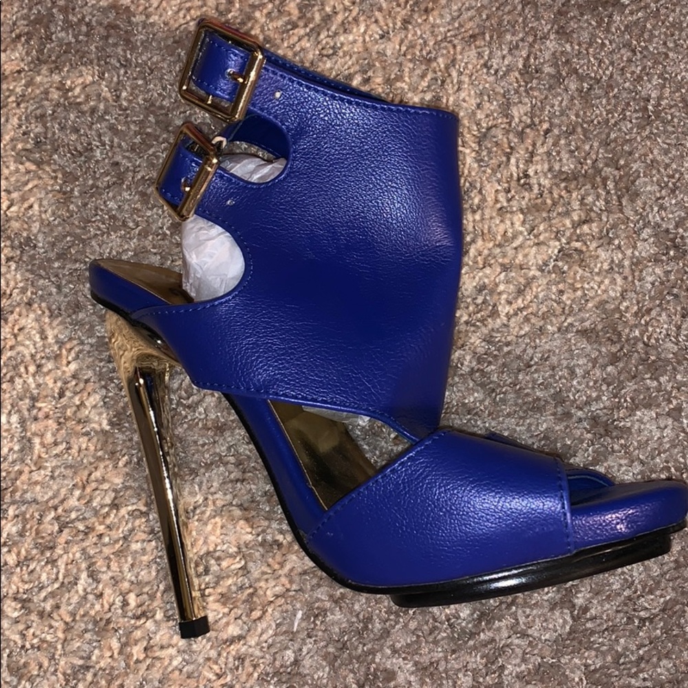 Heels - Picture 2 of 5